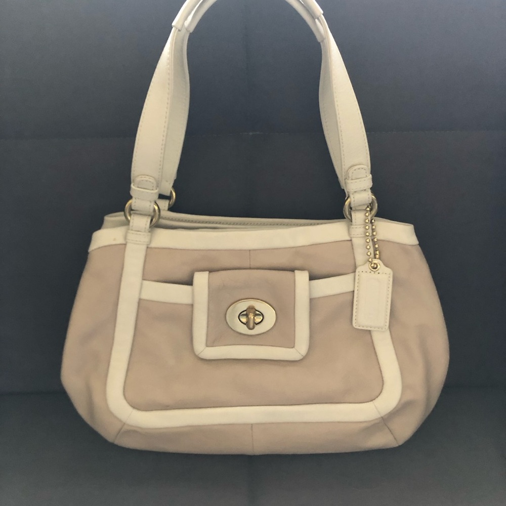 Vintage Coach Bag. Neutral Beige and Cream Shoulder Bag with Turn-Lock Accent